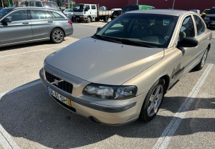 VOLVO modelo S60 do ano 2001