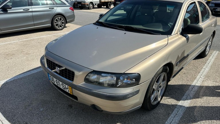 VOLVO modelo S60 do ano 2001