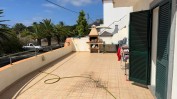 PRÉDIO URBANO NA 1ª LINHA DA PRAIA COM TERRAÇO COM  VISTA PARA O MAR – SÍTIO DA PEDRAS PRETAS - PORTO SANTO  