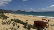 PRÉDIO URBANO NA 1ª LINHA DA PRAIA COM TERRAÇO COM  VISTA PARA O MAR – SÍTIO DA PEDRAS PRETAS - PORTO SANTO  