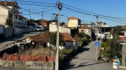 METADE INDIVISA DA PROPRIEDADE PLENA E A NUA PROPRIEDADE DA METADE DA CASA DE RÉS-DO-CHÃO E ANDAR COM QUINTAL