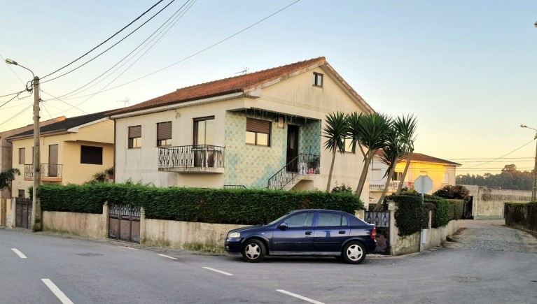 CASA DE RÉS DO CHÃO, ANDAR, SÓTÃO E LOGRADOURO ESTELA – PÓVOA DE VARZIM